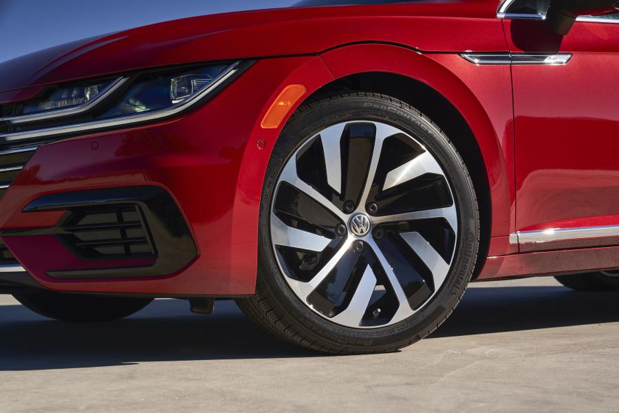 Колеса Volkswagen Arteon 4Motion R-Line 2019 года  (NA) (фото 33 из 40)